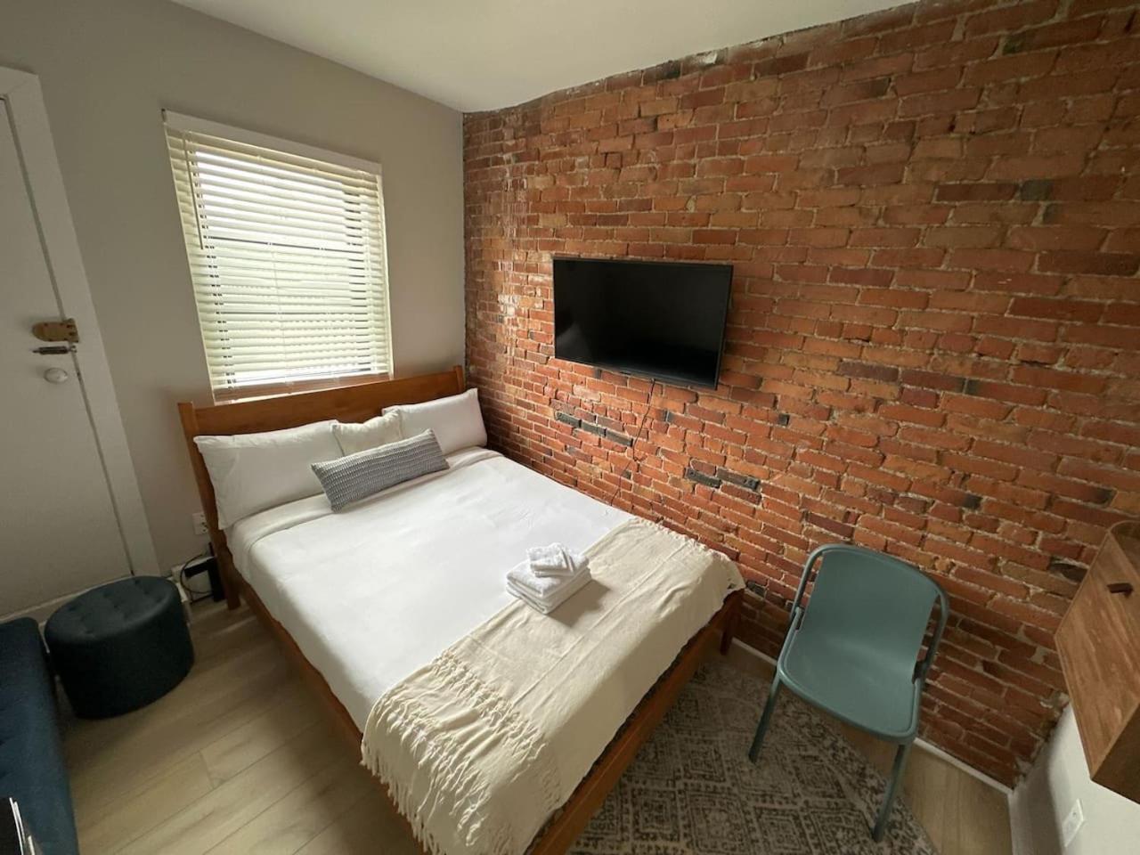 Stylish South End Apartment *